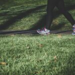 “하루 10분, 걷기 습관이 만드는 건강한 변화” shallow focus photography of person walking on road between grass