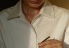 “웰니스 문화, 내 삶에 자연스럽게 녹아드는 건강 습관” person in white button up shirt holding clear drinking glass with green liquid