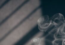 “집에서 손쉽게, 일상에 스며든 대체요법 실천법” white smoke on brown wooden table
