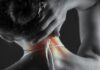 직장인 ‘거북목·일자목’ 탈출, 바른 자세와 스트레칭이 열쇠 Woman's neck with highlighted pain area.